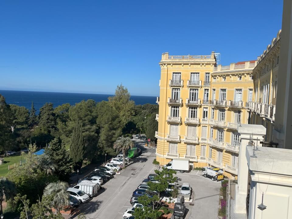 Photo de l'hôpital San Salvadour à Hyères, lieu d’accueil de colloques et congrès scientifiques en partenariat avec l’AFRECA.