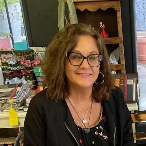 Portrait de Sylvie Jung, chargée des relations de l’AFRECA, association française de recherche en éthologie clinique et anthropologique.