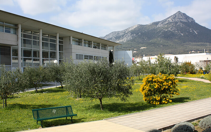 Campus de l’Université de Toulon à La Garde, partenaire de l’AFRECA pour ses colloques et formations en éthologie clinique.
